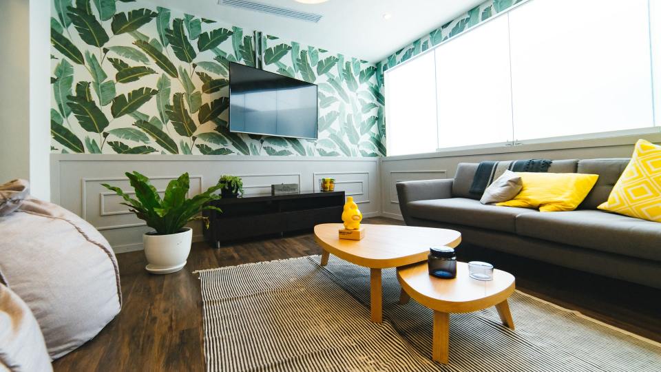 Living room with leaf print wallpaper